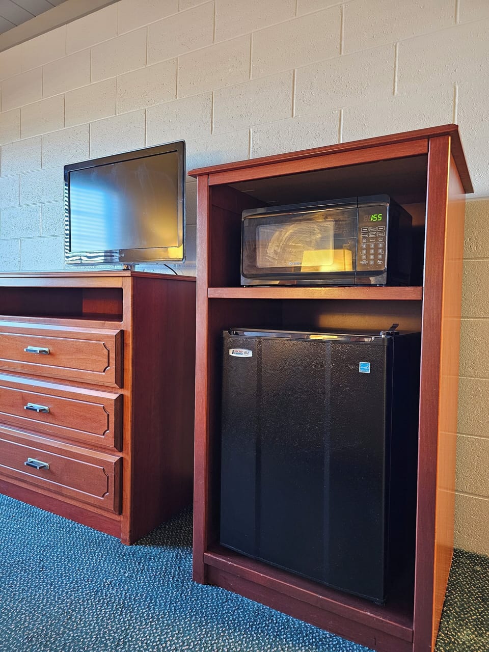 Deluxe Room | Desk, laptop workspace, blackout drapes, soundproofing