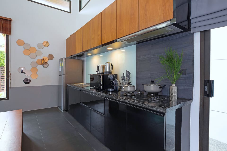 Electric kettle, toaster