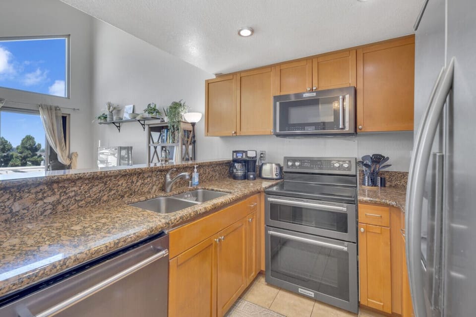 Fully equipped kitchen.