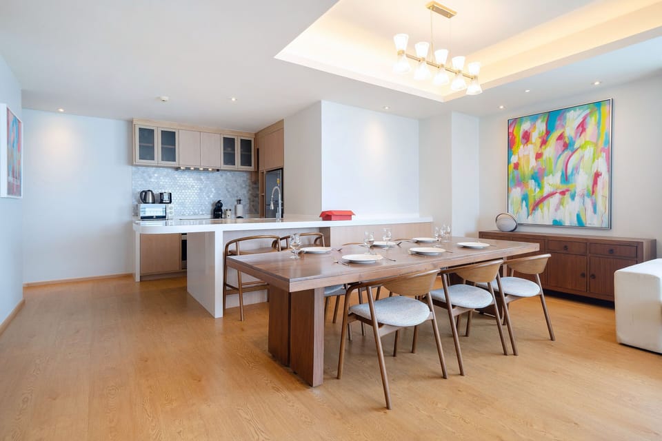 Exclusive Apartment, 2 Bedrooms, Balcony, Ocean View | In-room dining