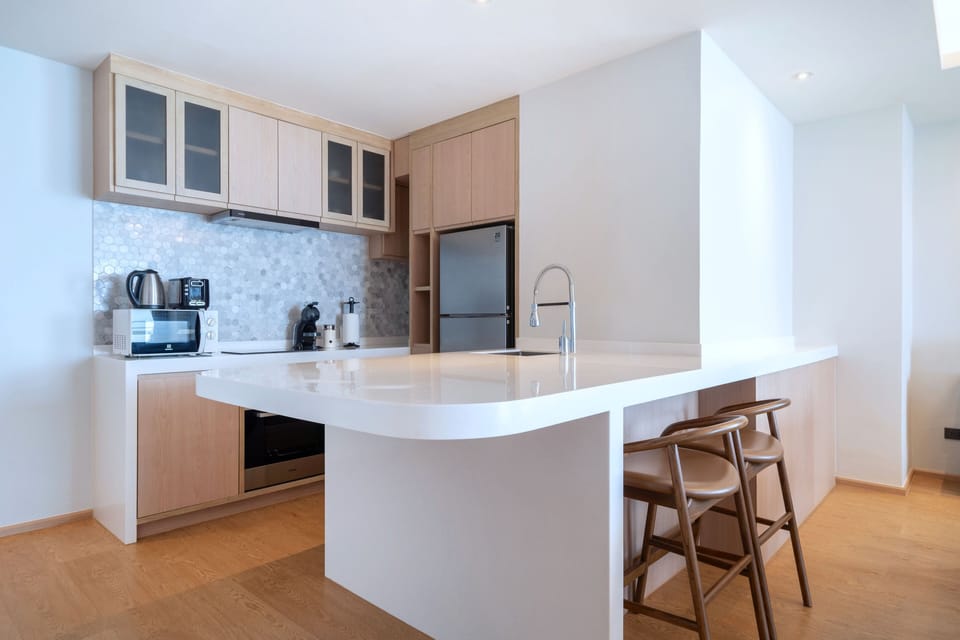 Exclusive Apartment, 2 Bedrooms, Balcony, Ocean View | Private kitchen | Electric kettle