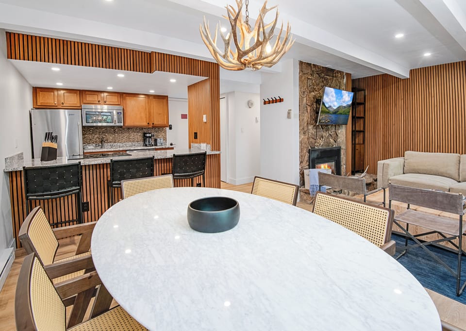 Dining Area & Kitchen View