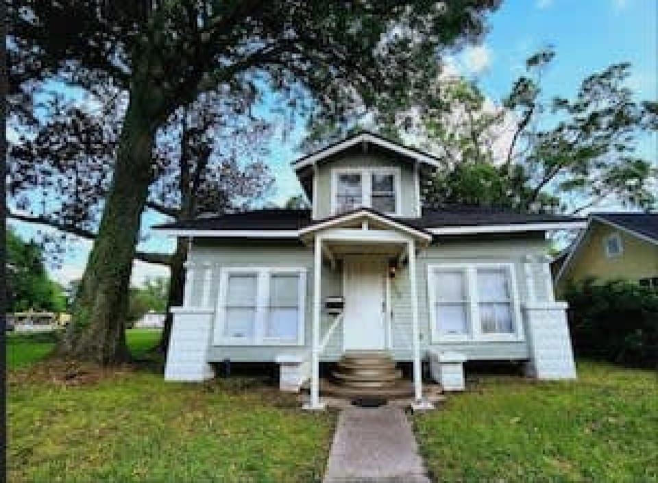 House | 6 bedrooms, desk, high-speed internet