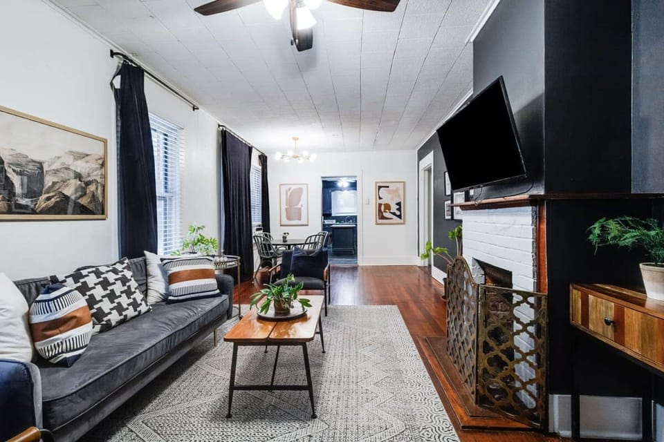 9 bedrooms, desk, high-speed internet