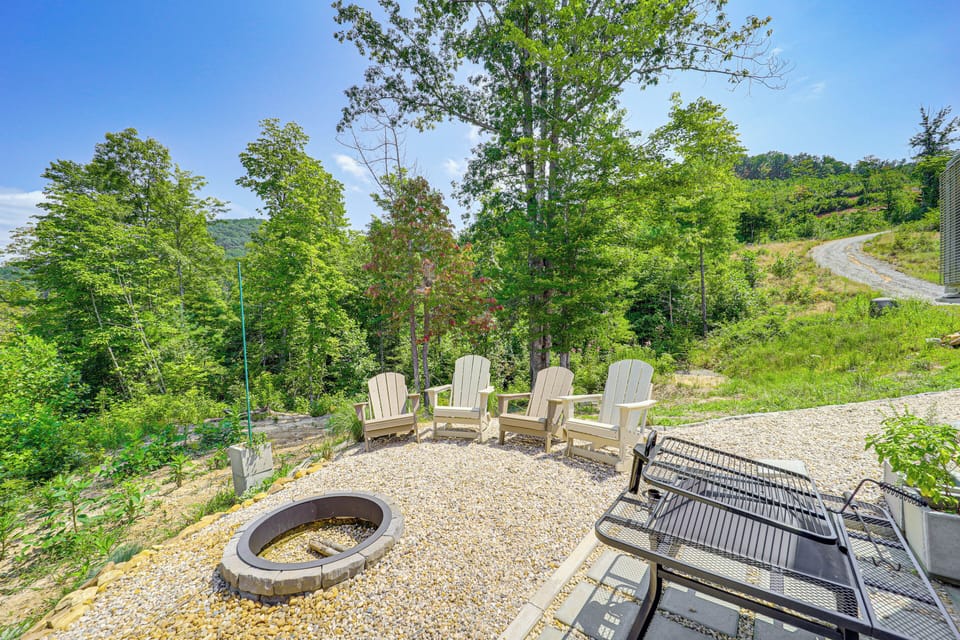 Fire Pit Area | Grill | Mountain Views