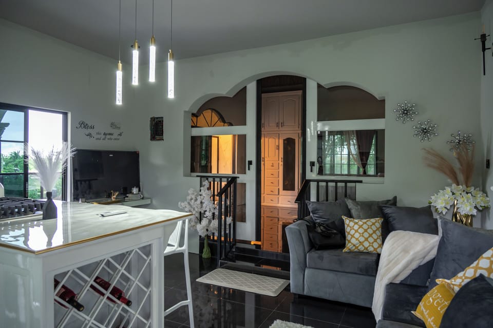 Luxury Double or Twin Room, Garden View | Living area