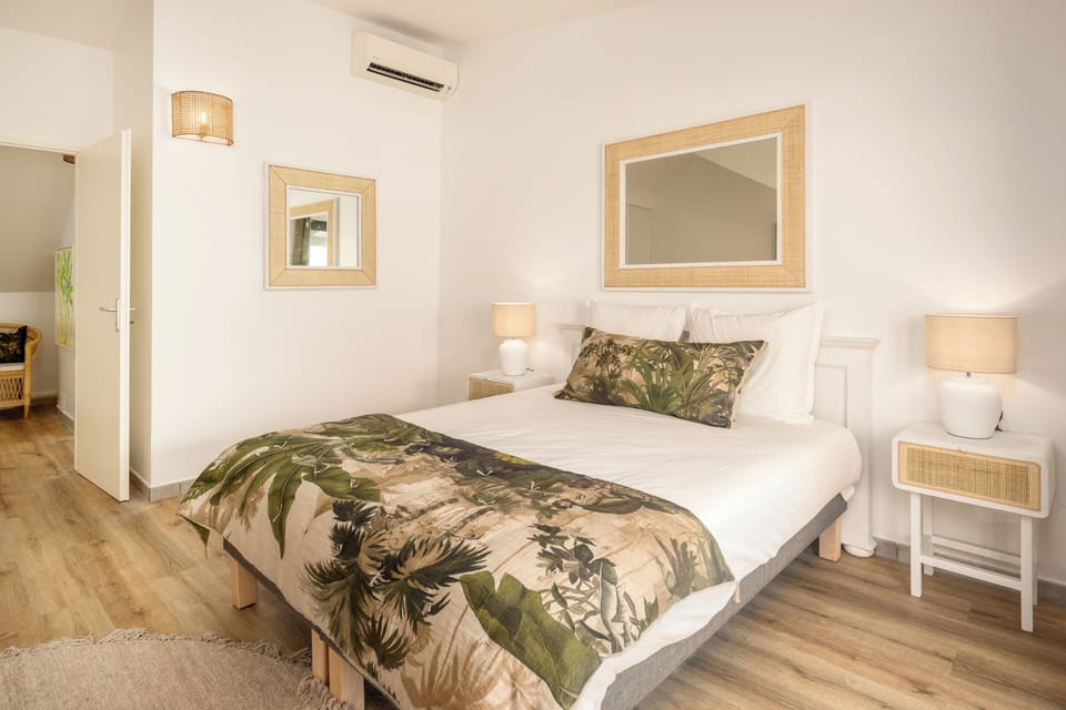 Deluxe Duplex, Sea View | 2 bedrooms, premium bedding, pillowtop beds, individually decorated