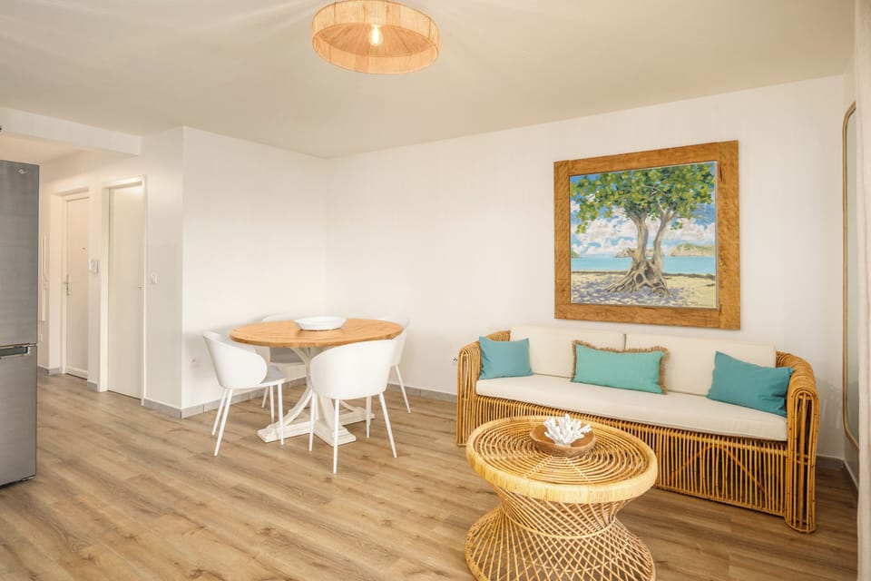 Deluxe Duplex, Sea View | Living area | 32-inch flat-screen TV with satellite channels