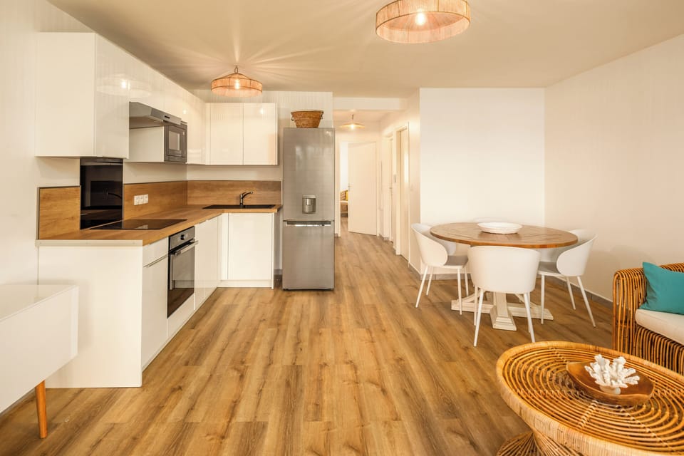 Deluxe Duplex, Sea View | Private kitchen | Full-size fridge, microwave, oven, stovetop