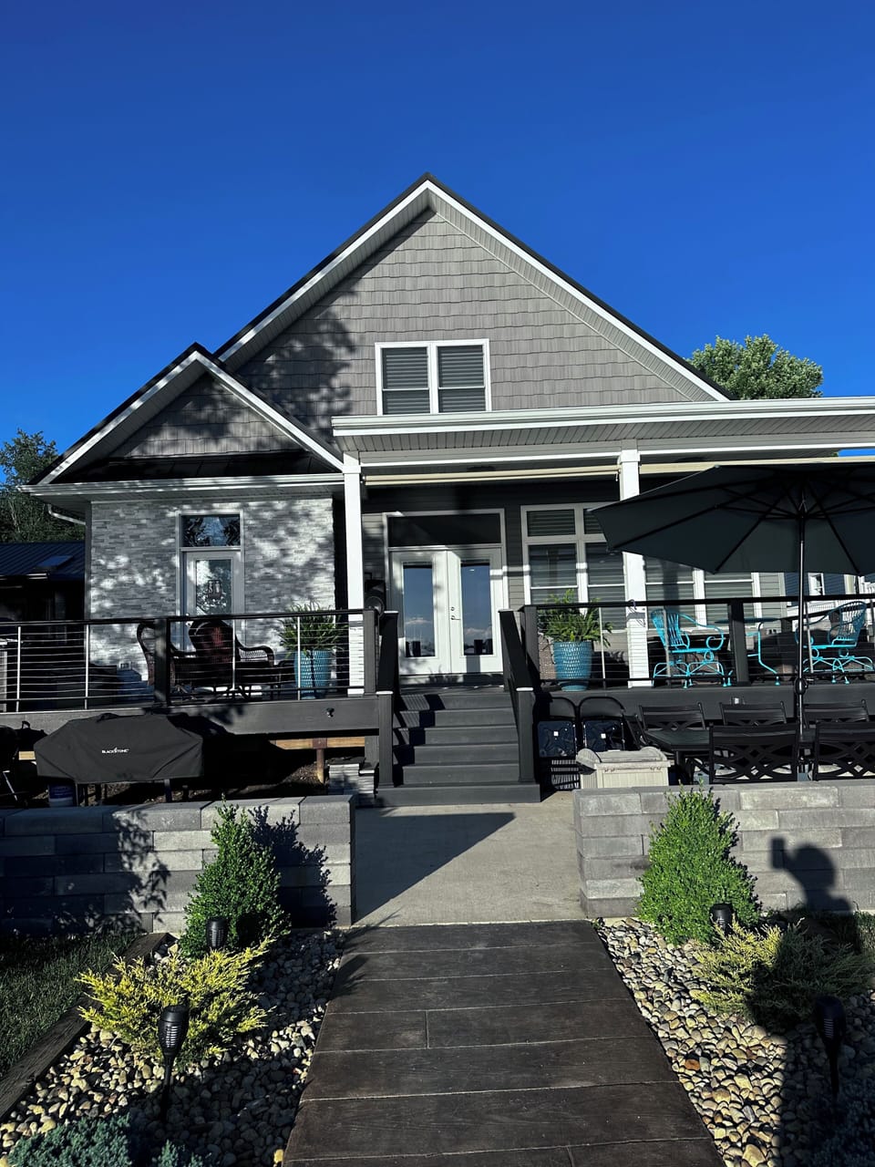 Back of house facing lake.