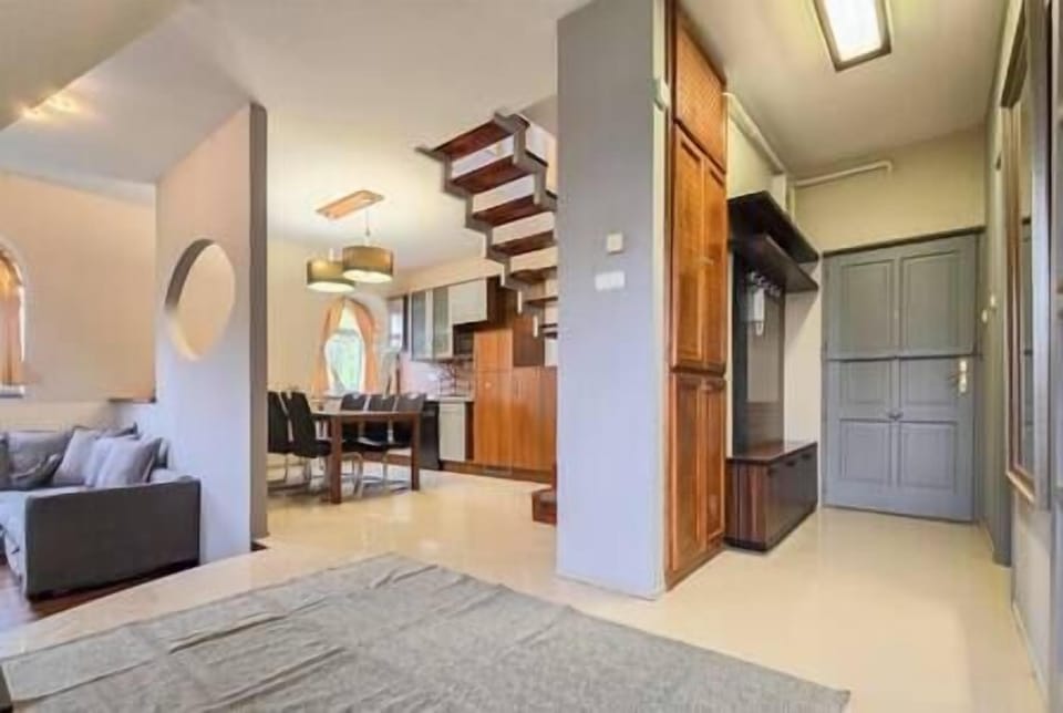 Entry (1)