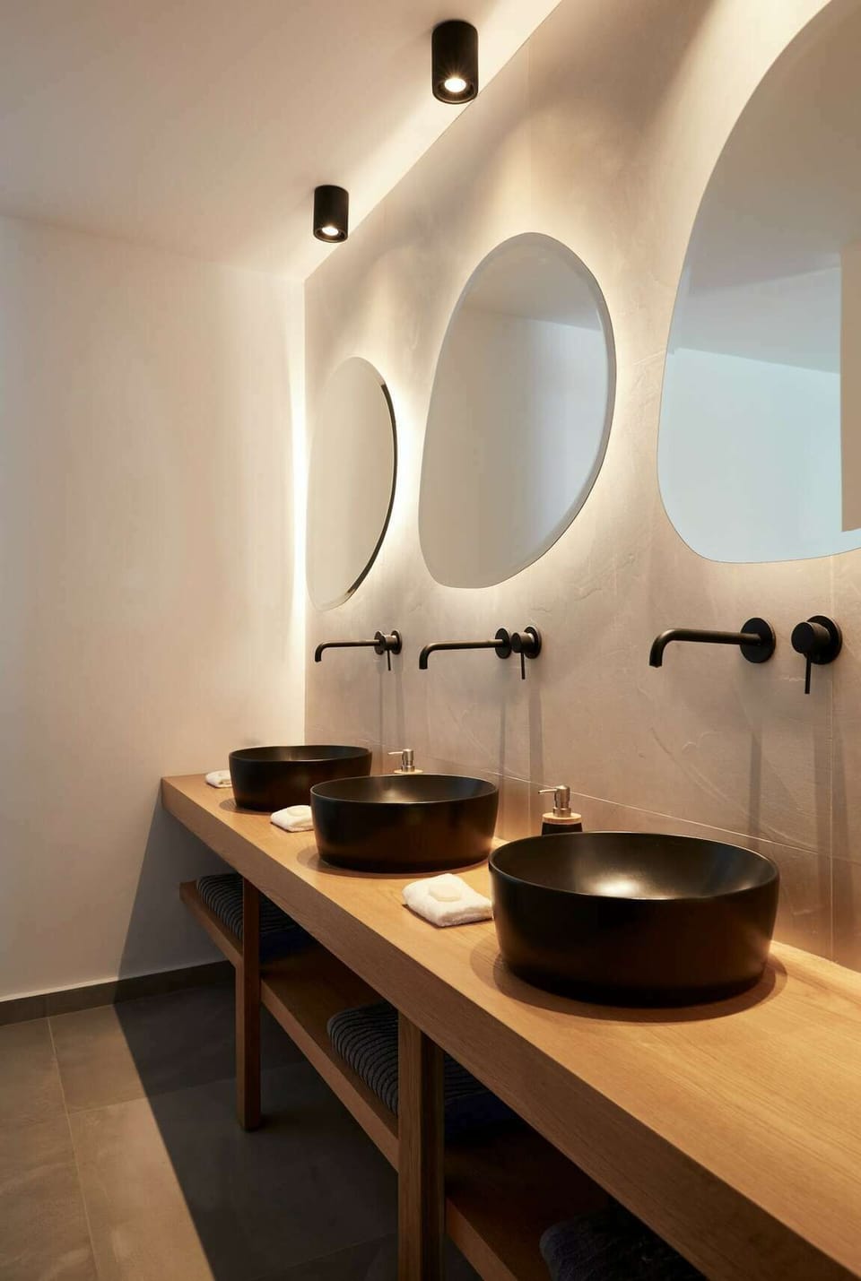 Capanna Suite | Bathroom | Combined shower/tub, rainfall showerhead, free toiletries, hair dryer