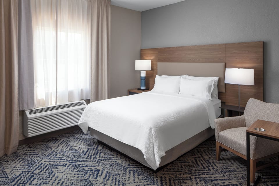 Studio Suite, 1 Queen Bed | Desk, blackout drapes, iron/ironing board, WiFi (free)