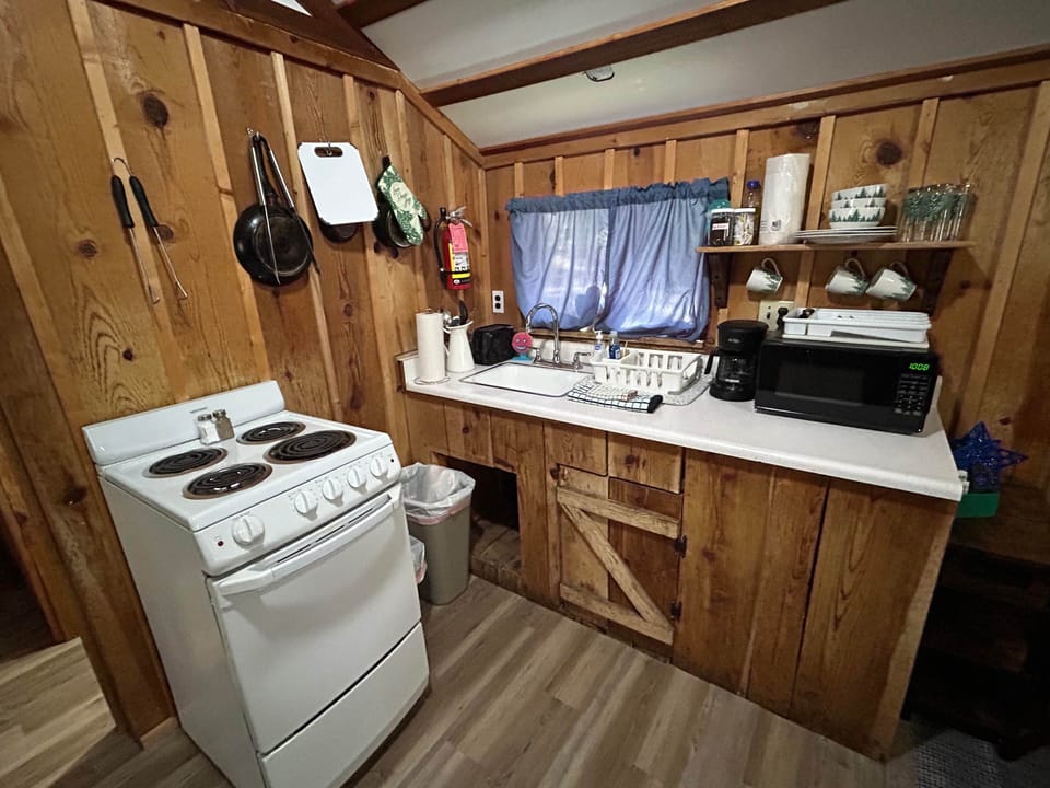 Cabin 7 Kitchen