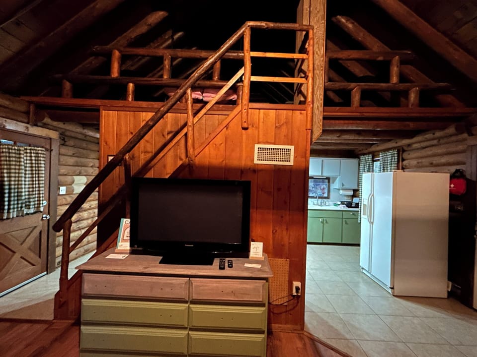 Cabin 8 TV