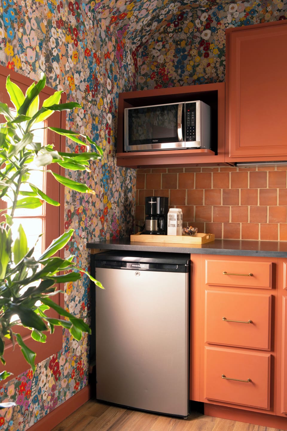 Temptress | Private kitchen | Microwave, coffee/tea maker