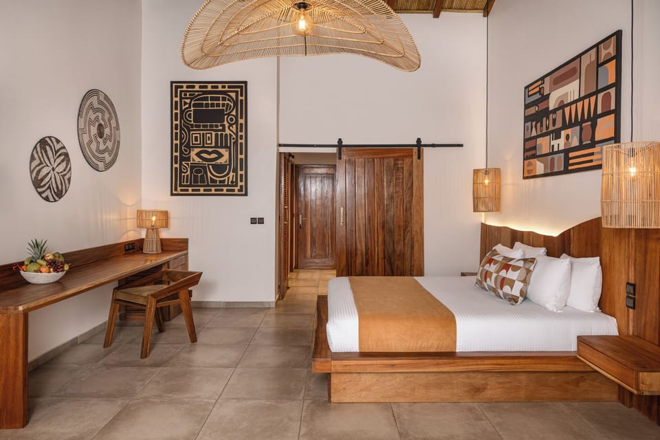 Suite | Iron/ironing board (on request), bed sheets