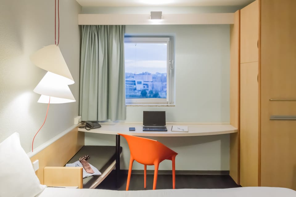 Comfort Room, 1 Double Bed | Desk, laptop workspace, blackout drapes, soundproofing