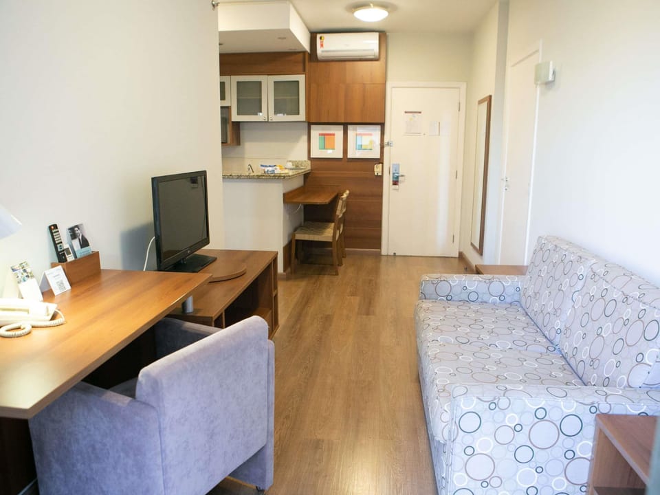 Superior Apartment, 1 Double Bed | Hypo-allergenic bedding, minibar, in-room safe, desk