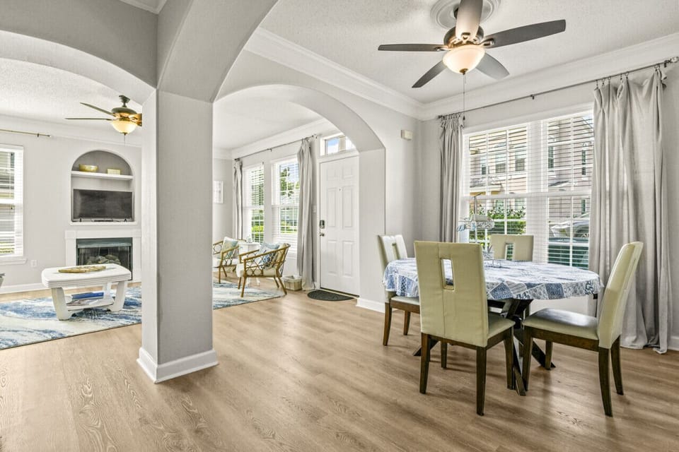 Formal Dining Area with Seating for 4