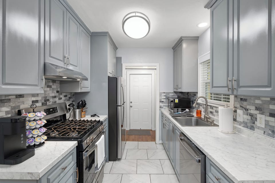 Full size kitchen with new appliances