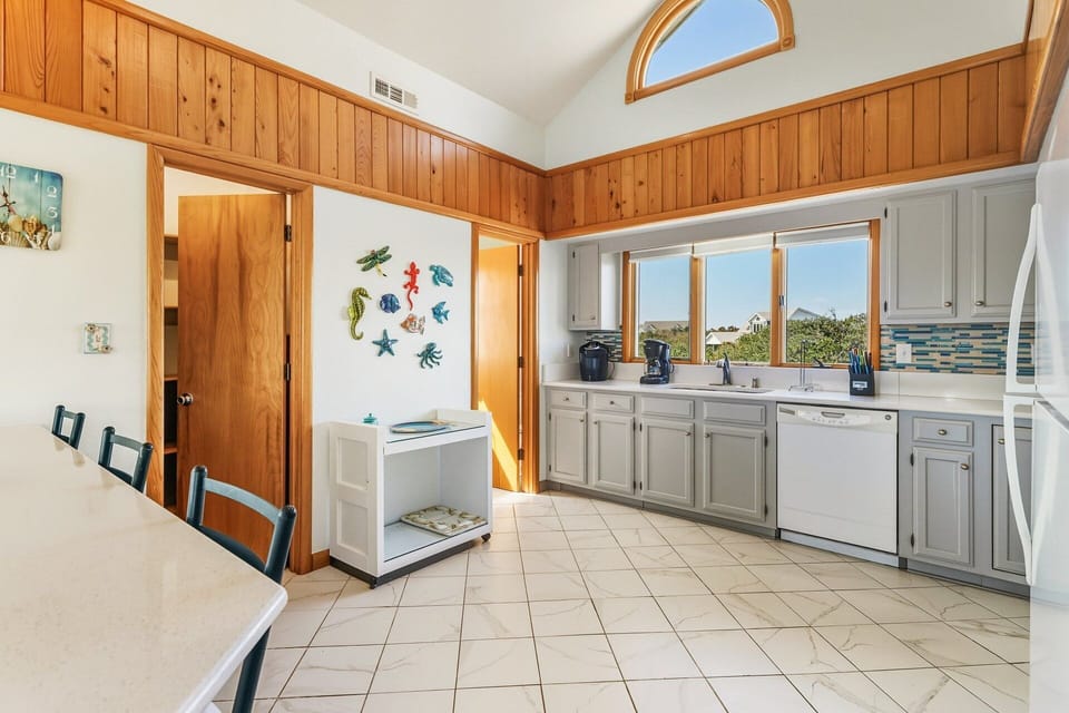 The fully equipped Kitchen includes and a pantry and a breakfast bar with seating for 3.