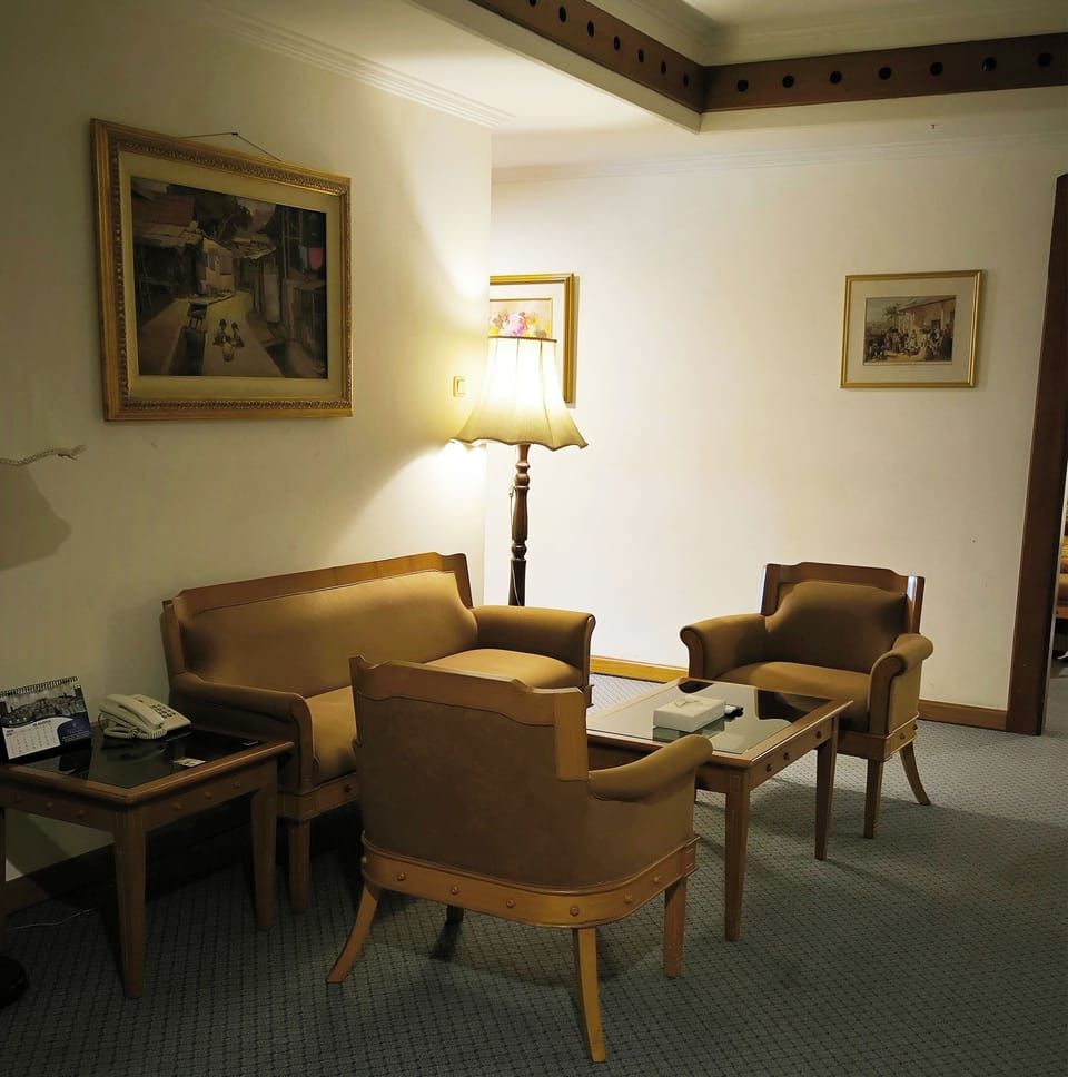 Presidential Suite, Garden View | Living area