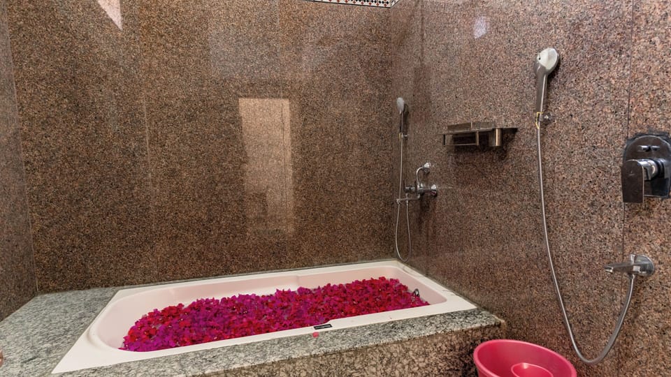Executive Room | Bathroom | Free toiletries, hair dryer, slippers, towels
