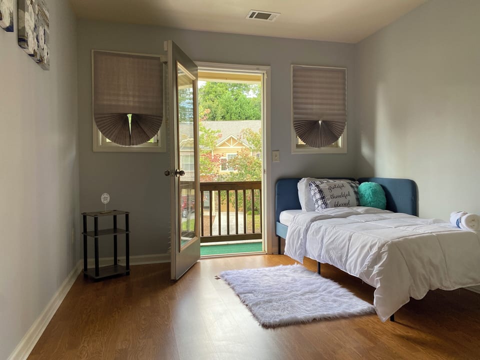 Bedroom 2 with balcony
