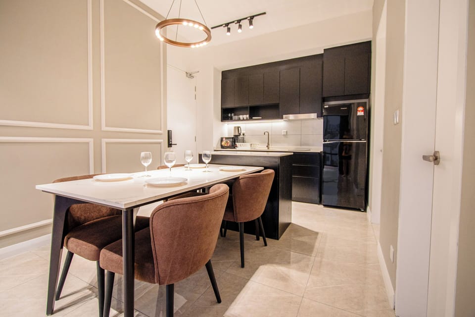 Deluxe Apartment, 3 Bedrooms, City View | Private kitchen | Microwave, stovetop, electric kettle, cookware/dishes/utensils