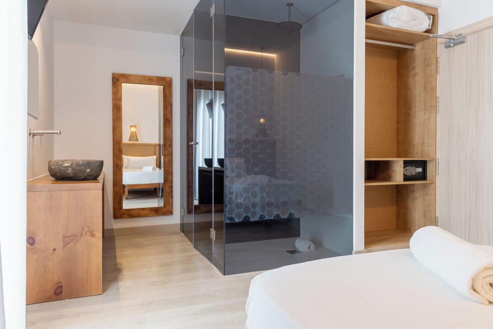 Basic Room, 2 Twin Beds | In-room safe, desk, laptop workspace, blackout drapes