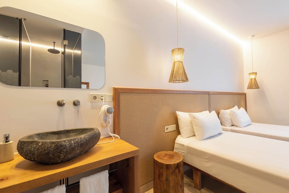 Superior Double or Twin Room | In-room safe, desk, laptop workspace, blackout drapes