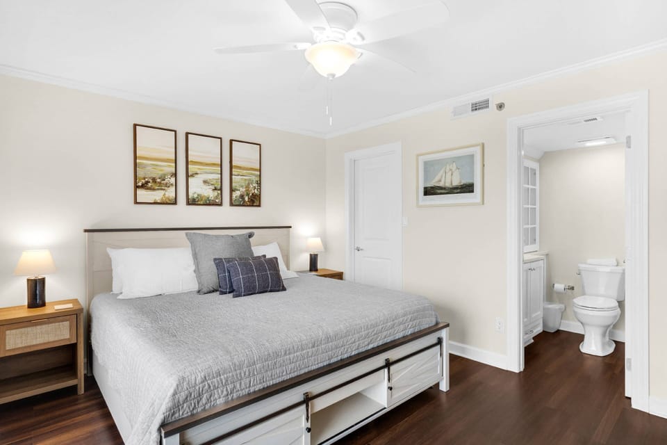 Spacious bedroom with en suite bath