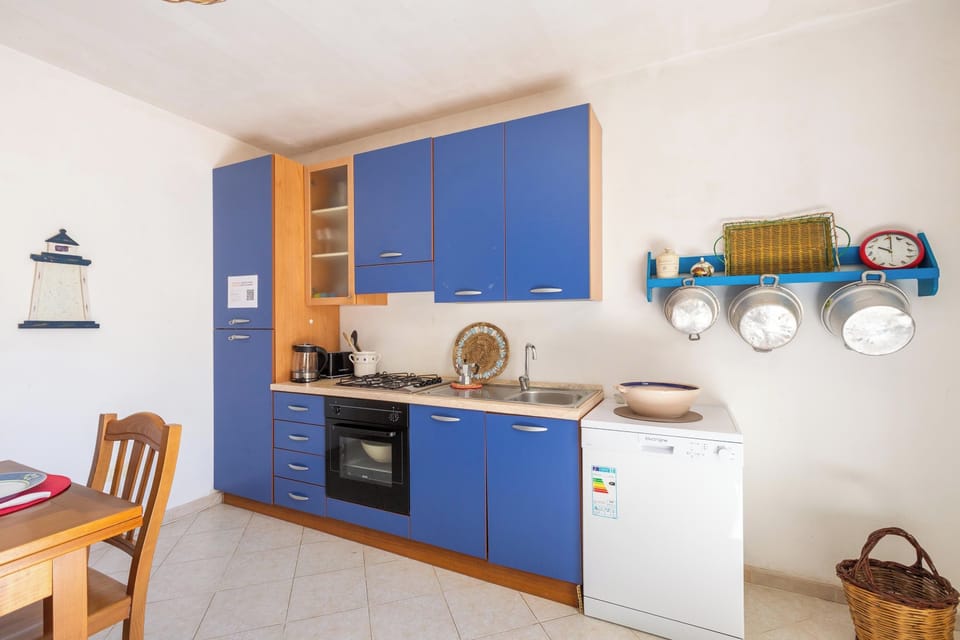 Basic Apartment | Private kitchen | Dishwasher