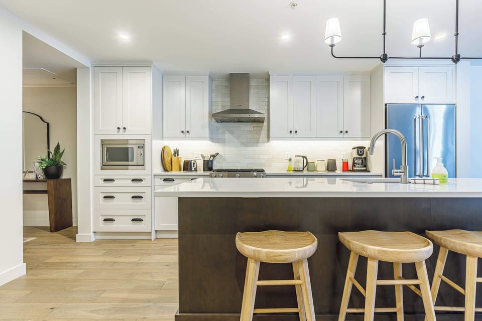 Fully equipped kitchen for home-style cooking. You can also use the full-sized fridge to keep everything fresh during your stay.