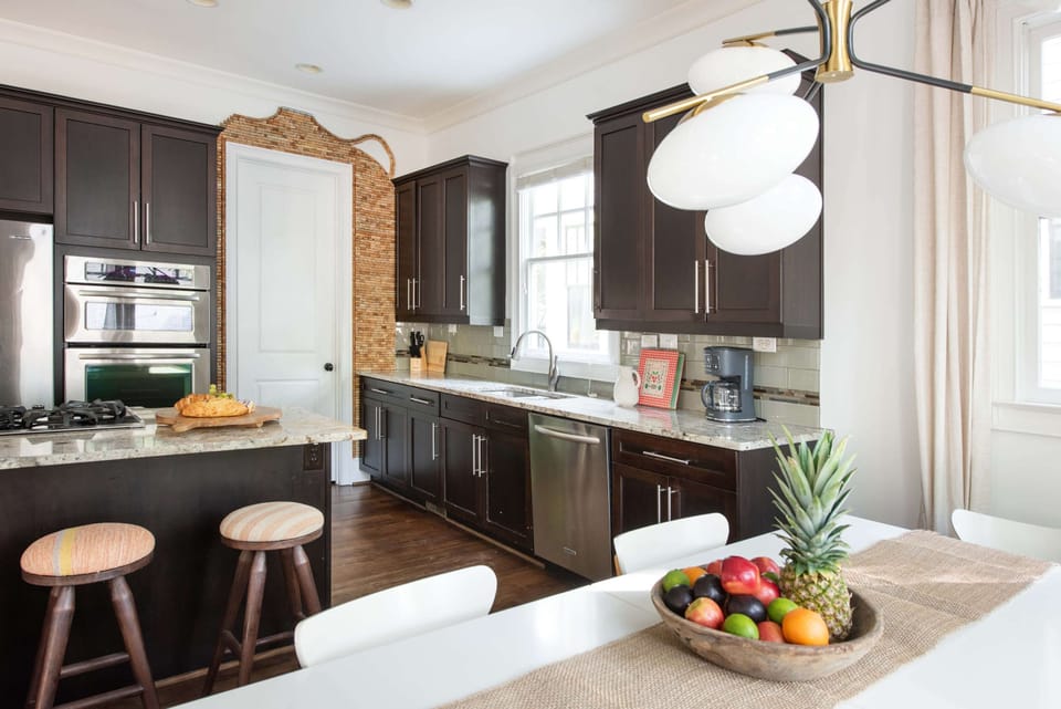 Kitchen & Dining