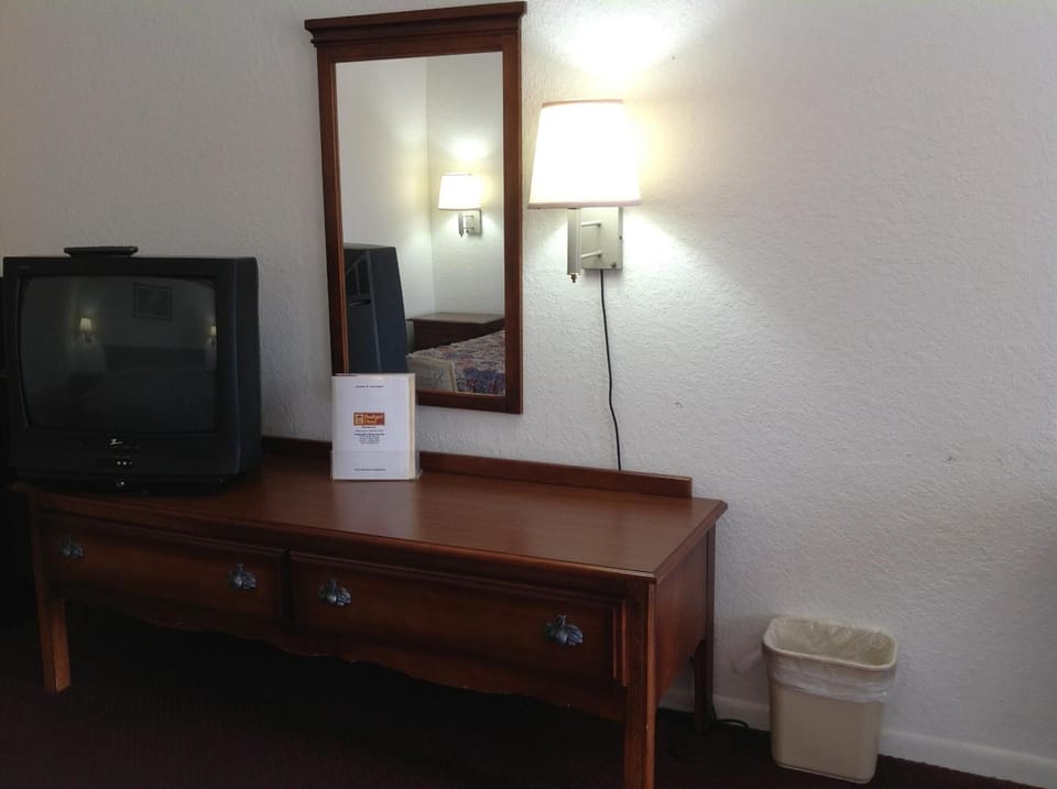 Iron/ironing board, free rollaway beds, bed sheets