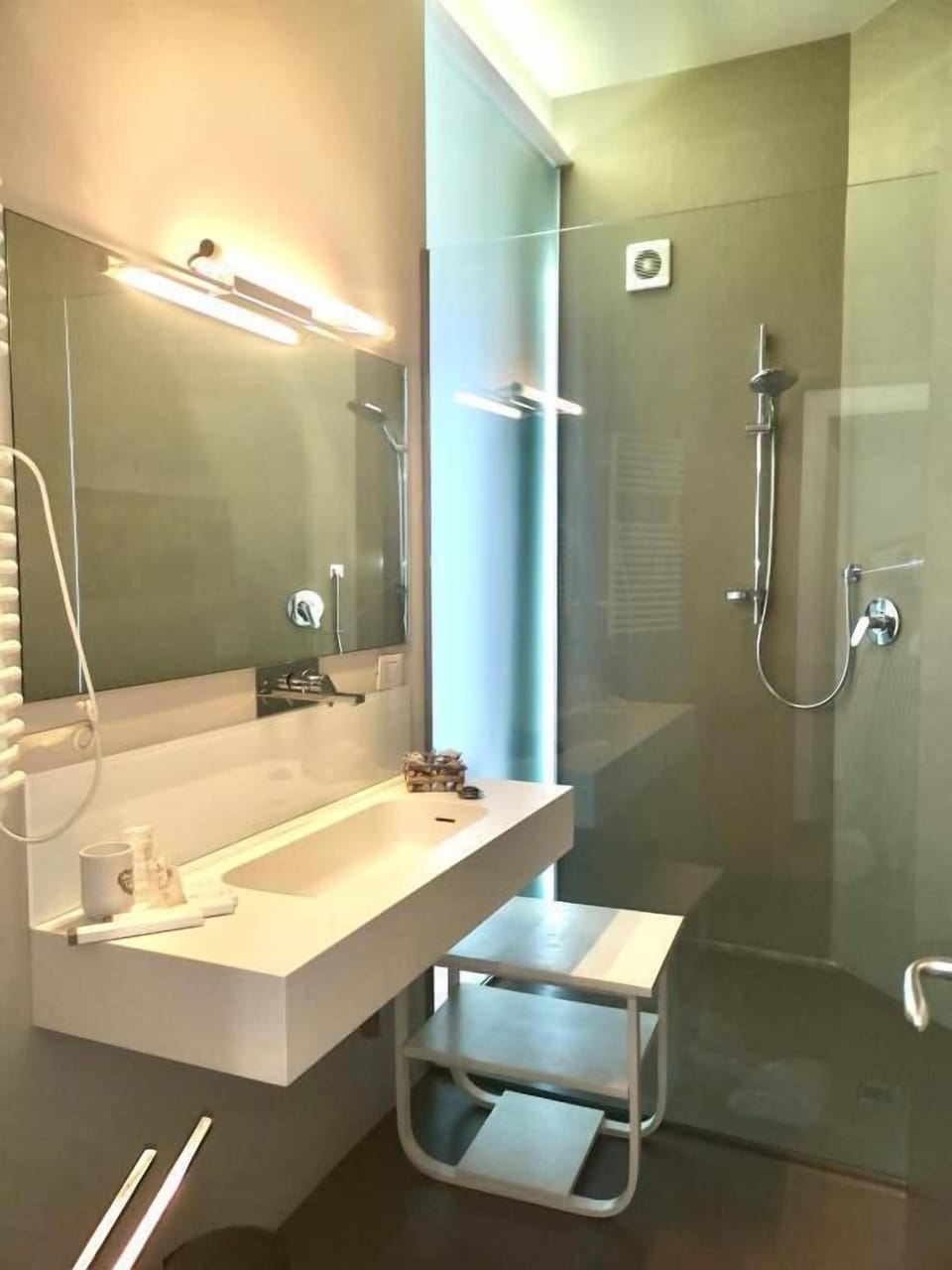 Deluxe Suite, Balcony, Sea View | Bathroom | Hair dryer, towels, soap, shampoo