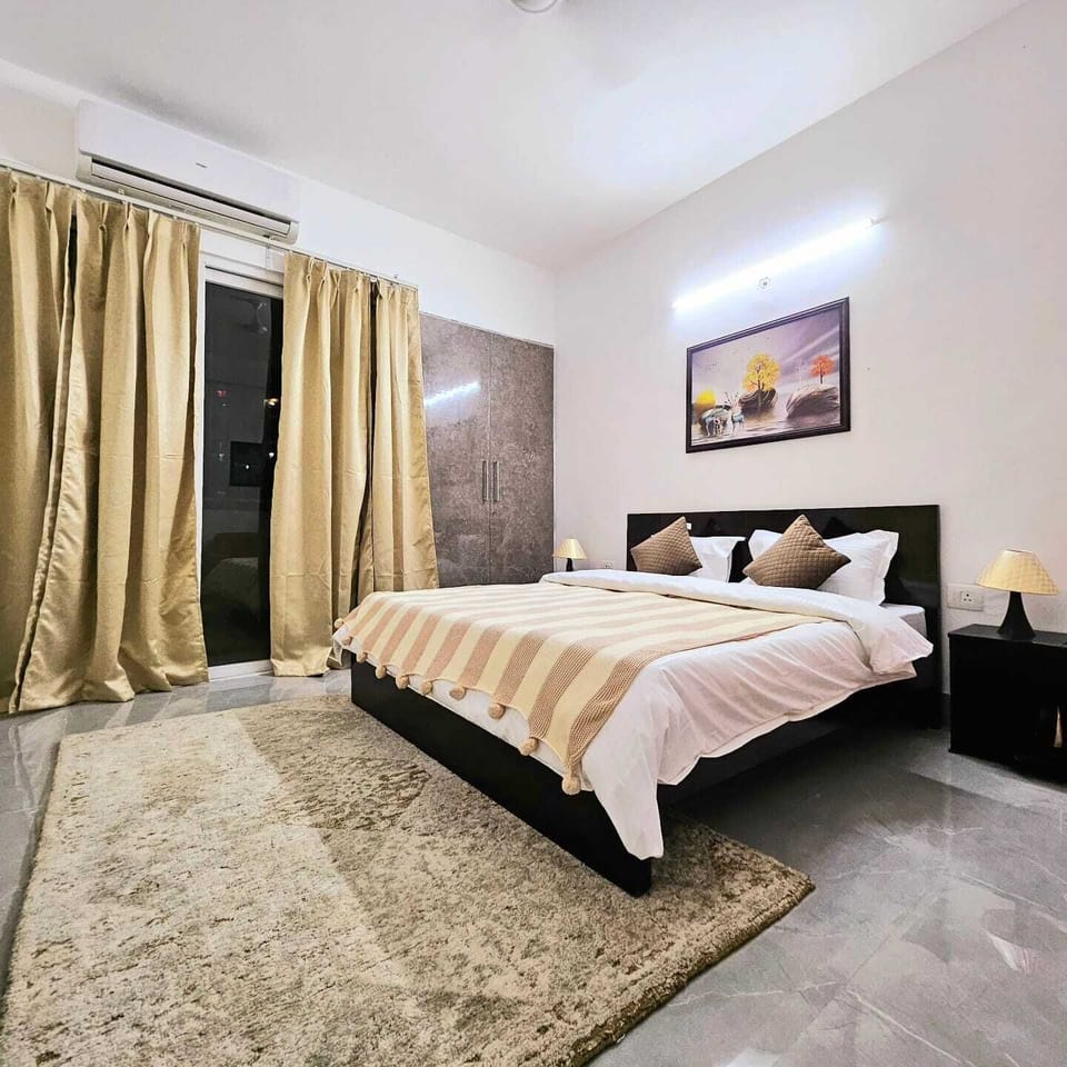 Deluxe Double Room | Premium bedding, pillowtop beds, soundproofing, free WiFi