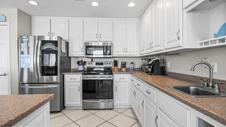 Fernhill by the Sea - - Kitchen with all essential appliances and tools for convenient meal preparation.