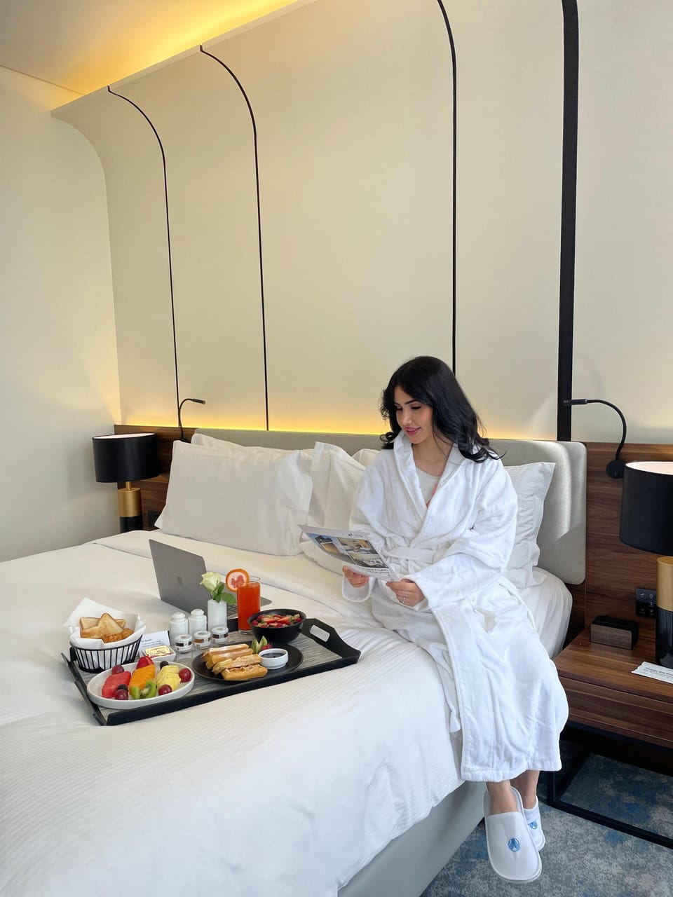 Standard Room, 1 King Bed (Guest) | In-room safe, laptop workspace, blackout drapes, soundproofing
