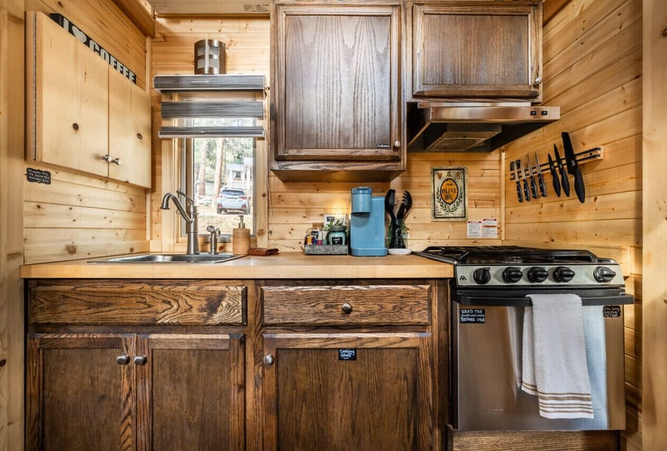 Equipped kitchen for home-cooked meals