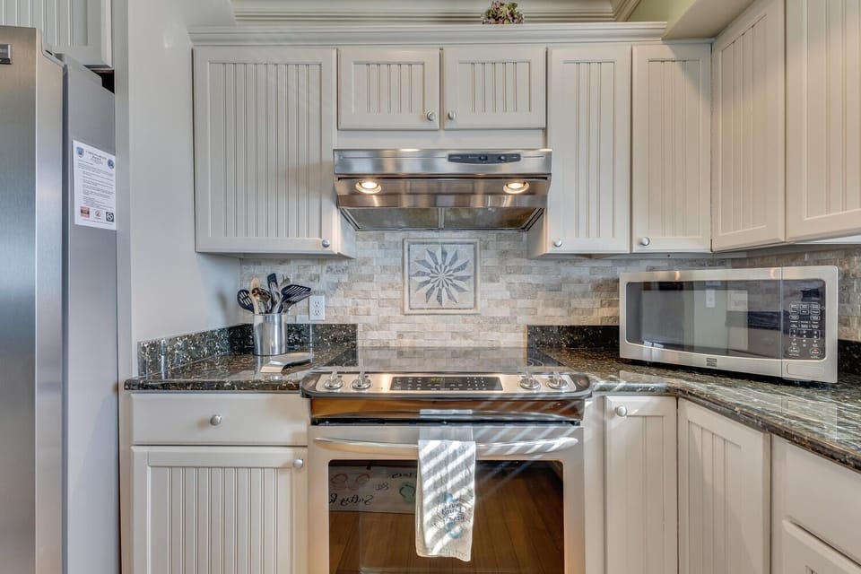 Pelican Pointe-large-022-057-Kitchen-1500x1000-72dpi