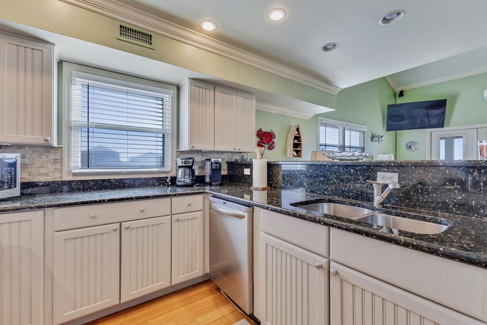 Pelican Pointe-large-021-059-Kitchen-1500x1000-72dpi