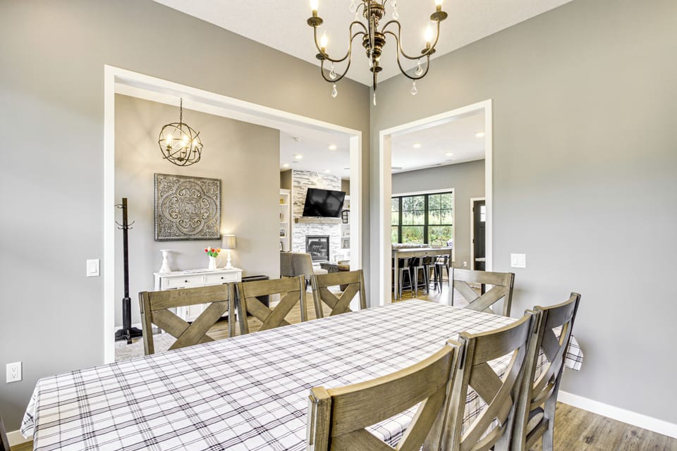 House (5 Bedrooms) | Interior