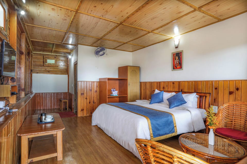 Luxury Double Room, Mountain View | In-room safe, desk, blackout drapes, soundproofing