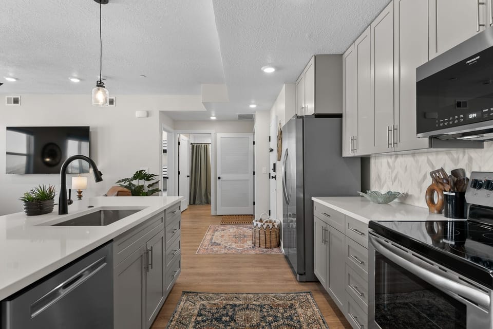 Condo, 2 Bedrooms | Private kitchen | Fridge, oven, coffee/tea maker, electric kettle