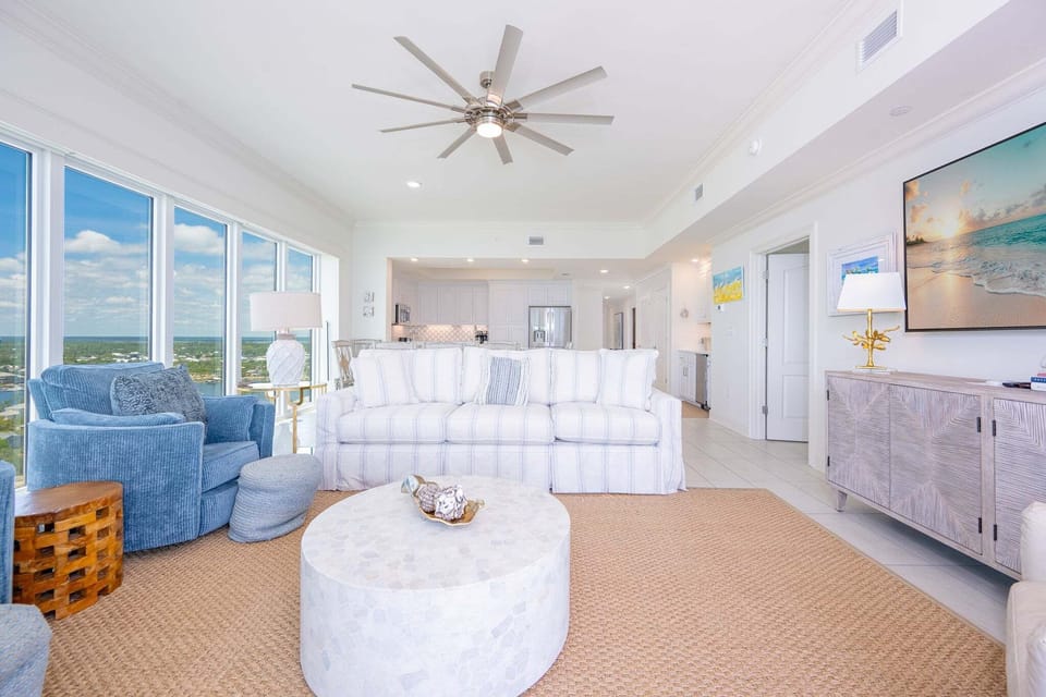 Condo, 4 Bedrooms | Living area