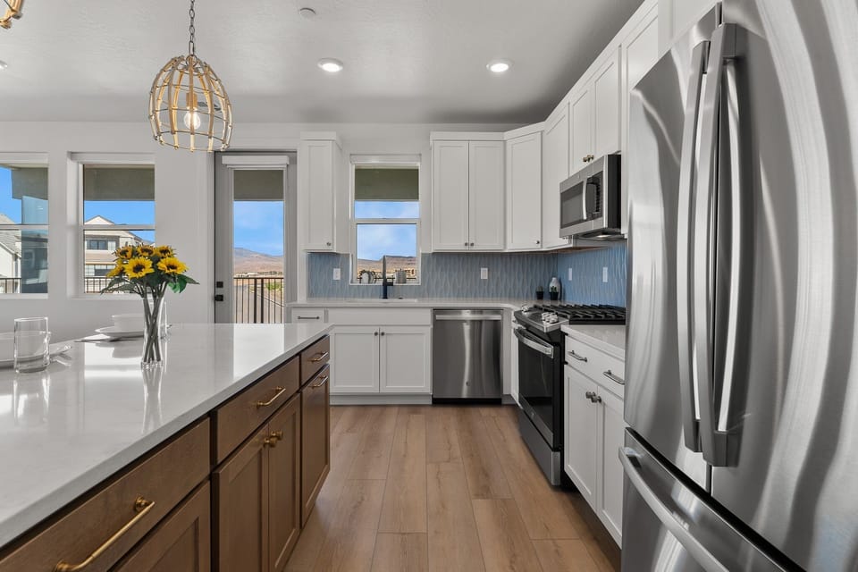 Condo, 3 Bedrooms | Private kitchen | Fridge, oven, coffee/tea maker, toaster