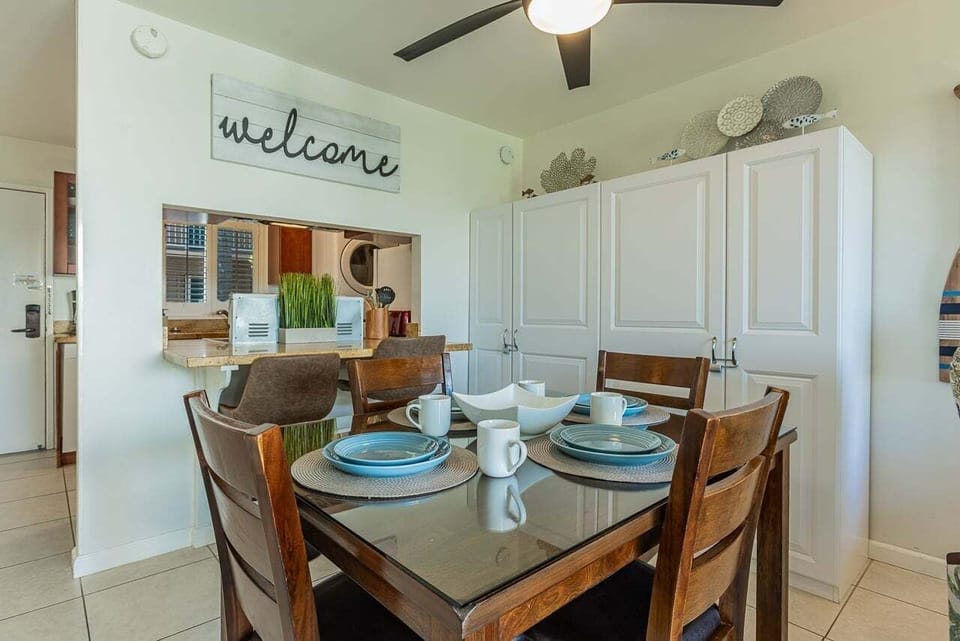 Condo, 2 Bedrooms | Dining